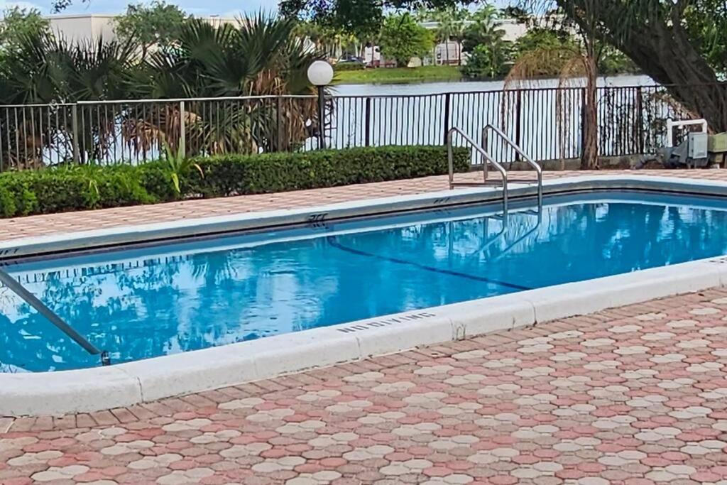 Fully Furnished, Beautiful, Spacious Two Bedroom Condo Lauderhill Εξωτερικό φωτογραφία