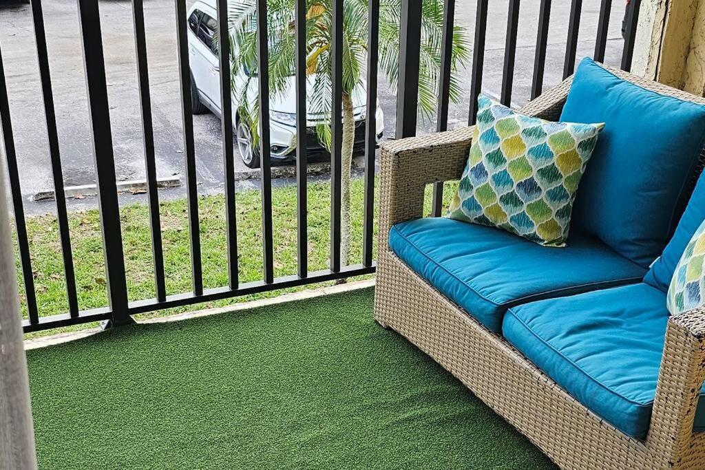 Fully Furnished, Beautiful, Spacious Two Bedroom Condo Lauderhill Εξωτερικό φωτογραφία