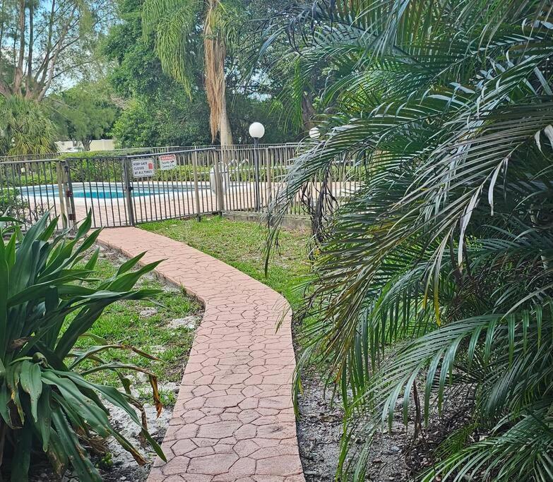 Fully Furnished, Beautiful, Spacious Two Bedroom Condo Lauderhill Εξωτερικό φωτογραφία