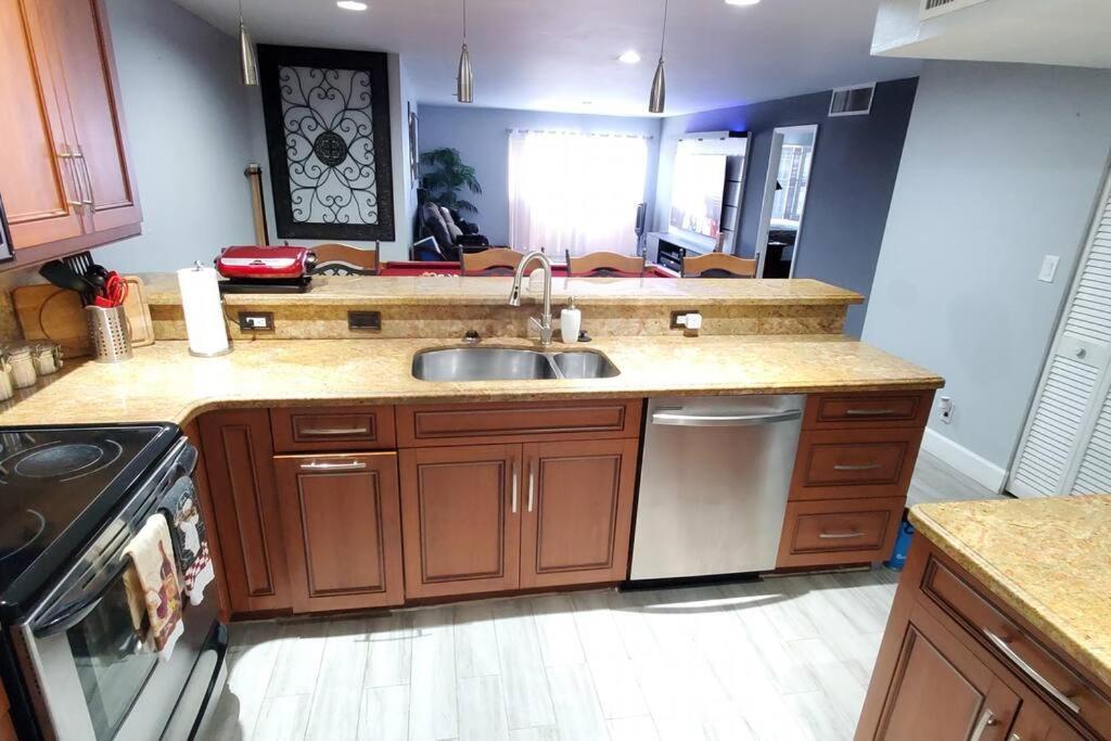 Fully Furnished, Beautiful, Spacious Two Bedroom Condo Lauderhill Εξωτερικό φωτογραφία